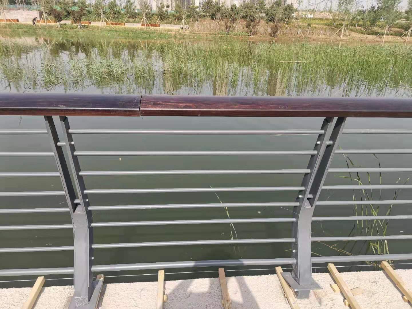 汕头市桥梁防撞护栏铝合金护栏 - 哪里好